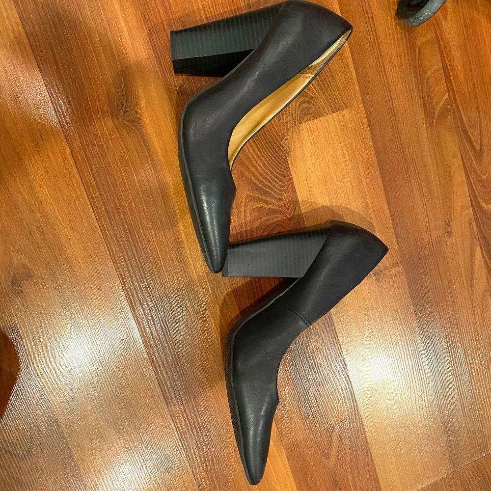 Classic Spring black heels